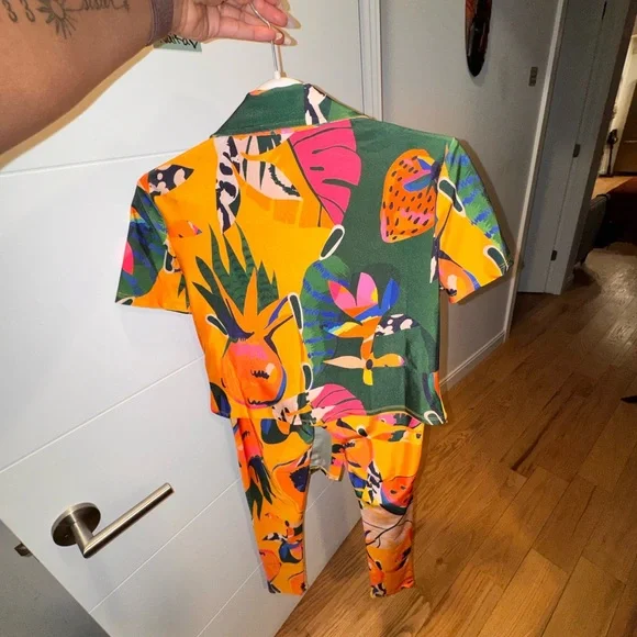 Nichole Lynel - Vibrant Floral Set - Picture 3 of 6